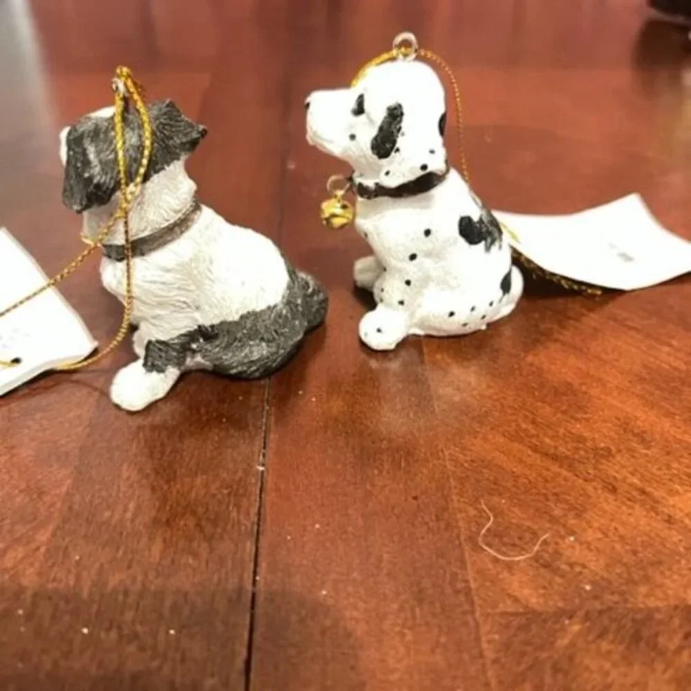 Dog Christmas Ornaments 2 Piece Set  Polyresin Figurine dog lover Gisela Graham